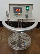 <b>玻璃恒温水槽</b>